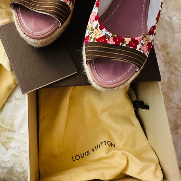 Louis Vuitton open toe heels - Picture 3 of 7